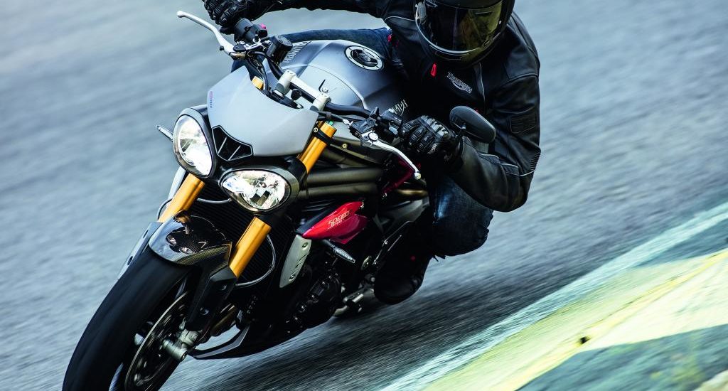 Triumph révèle les versions 2016 des Speed Triple: plus de couple et d’électronique