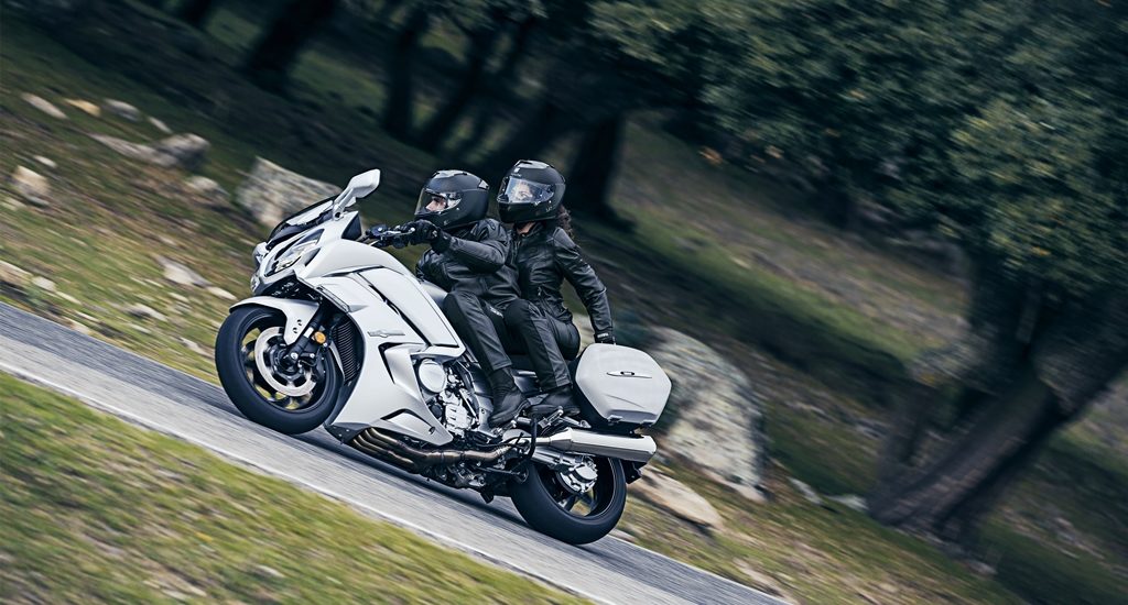 Yamaha offre une sixième vitesse à sa FJR 1300 pour 2016, et d’autres gâteries