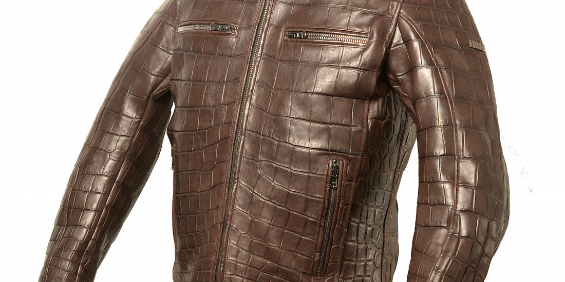 Nouveau chez iXS, la veste moto en peau de croco ou en écailles d’Arapaima