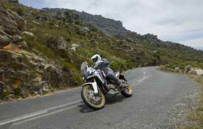 Honda invite ses fans à une virée magique en Africa Twin :: Virée dans les Alpes