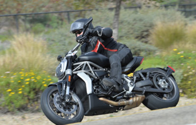 X Diavel: bas, long et noir… le nouveau cruiser de Ducati est un projectile nocturne en plein jour :: Ducati