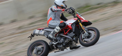 Les nouvelles Hypermotard de Ducati poussent plus fort :: Test Ducati