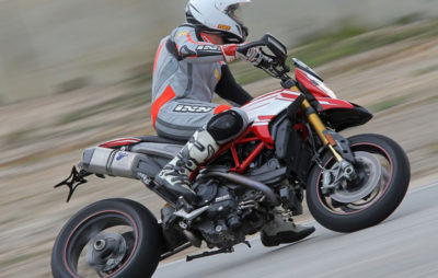 Les nouvelles Hypermotard de Ducati poussent plus fort :: Test Ducati