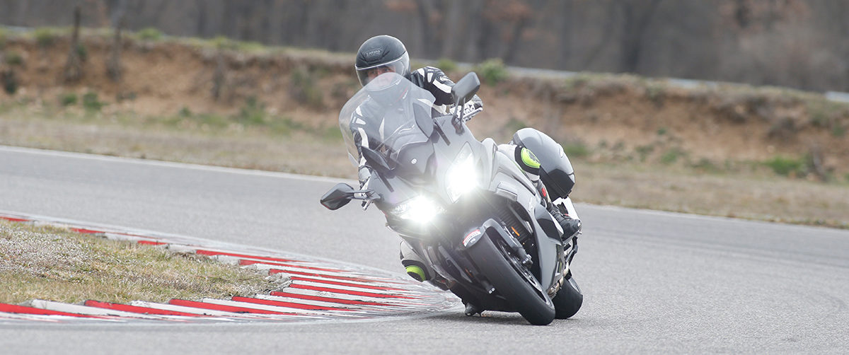 Yamaha FJR 1300 2016 – Le côté sport mis en lumière!