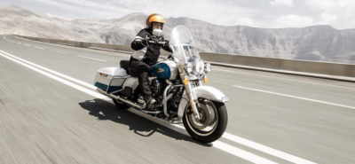 Après le nez de requin the Harley Road Glide Way, le Road King 2016 à l’essai :: Harley-Davidson