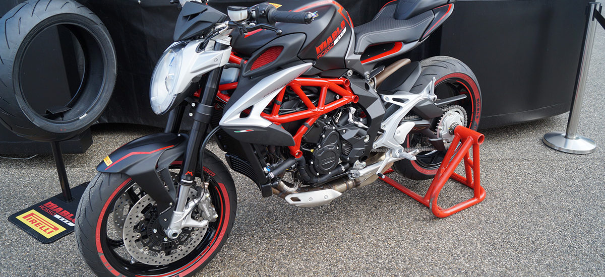 Une MV Brutale Pirelli Diablo Rosso!