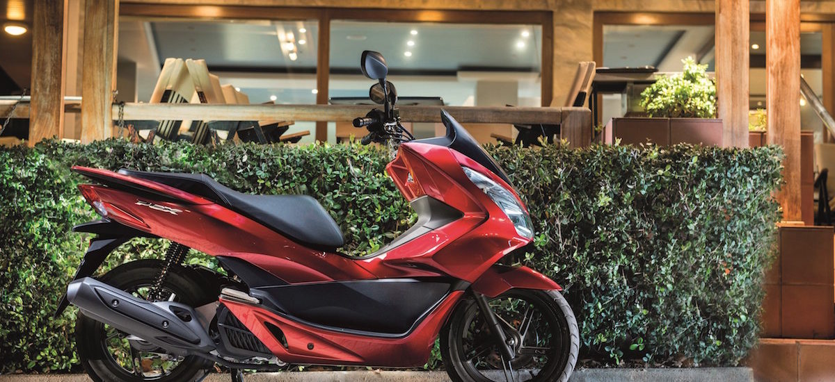 Le PCX 125 change de pneus et se conforme à Euro 4