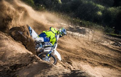 Tout paraît facile sur les vidéos promotionnelles Husqvarna :: tout-terrain