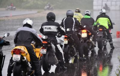 Les fans de moto bravent la pluie à Lignières :: Manifestation