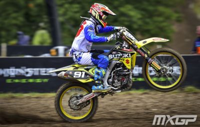 Jeremy Seewer au pied du podium à Matterley Basin :: MX 2