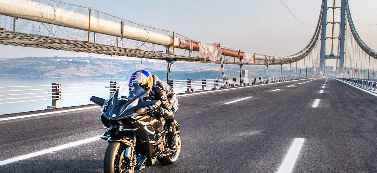 Kenan l’a fait: 400 km/h sur le pont Osman Gazi