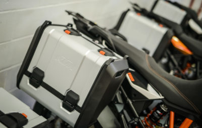 KTM fait flotter ses valises pour plus de stabilité :: Equipements