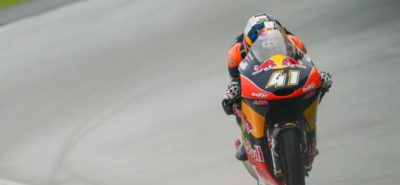 Nouvelle pole de Binder sur l&rsquo;asphalte mouillé de Sepang :: Moto3