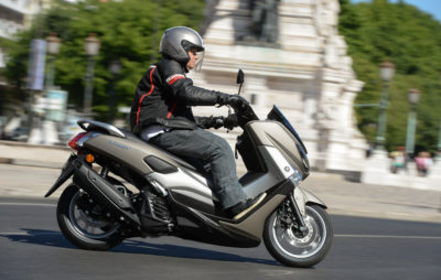 Le NMAX a rejoint la Vespa Primavera et le PCX en 2016 :: Marché suisse