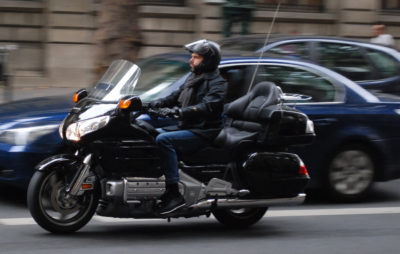 La moto-taxi a un opérateur de plus à Paris :: Transport