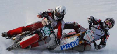 Une course de moto sur glace en janvier 2017 à Champex :: Clous