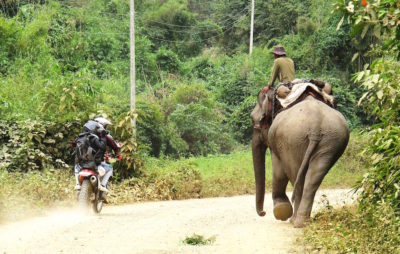 A moto au Laos, des spécialistes proposent l’aventure à la carte :: Voyages