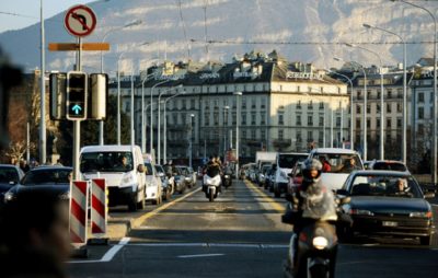 Grosse volée d’amendes pour les motos et les scooters à Genève :: Circulation