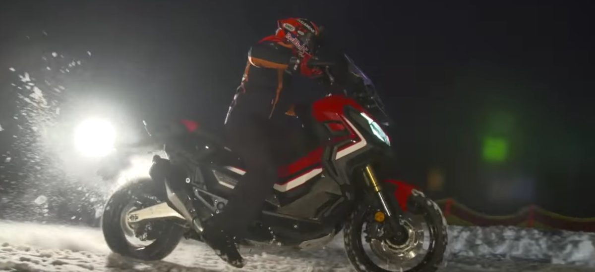 La nouvelle mode en MotoGP, rouler sur la neige