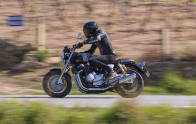 Les CB 1100 RS et EX, soeurs jumelles pour motards différents :: Test Honda