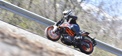 Légère, pas silencieuse, et surtout rapide, la 390 Duke :: Test KTM