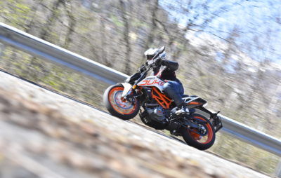 Légère, pas silencieuse, et surtout rapide, la 390 Duke :: Test KTM