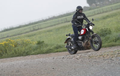 La SCR 950, un Cruiser qui s’essaie au Scrambler :: Test Yamaha