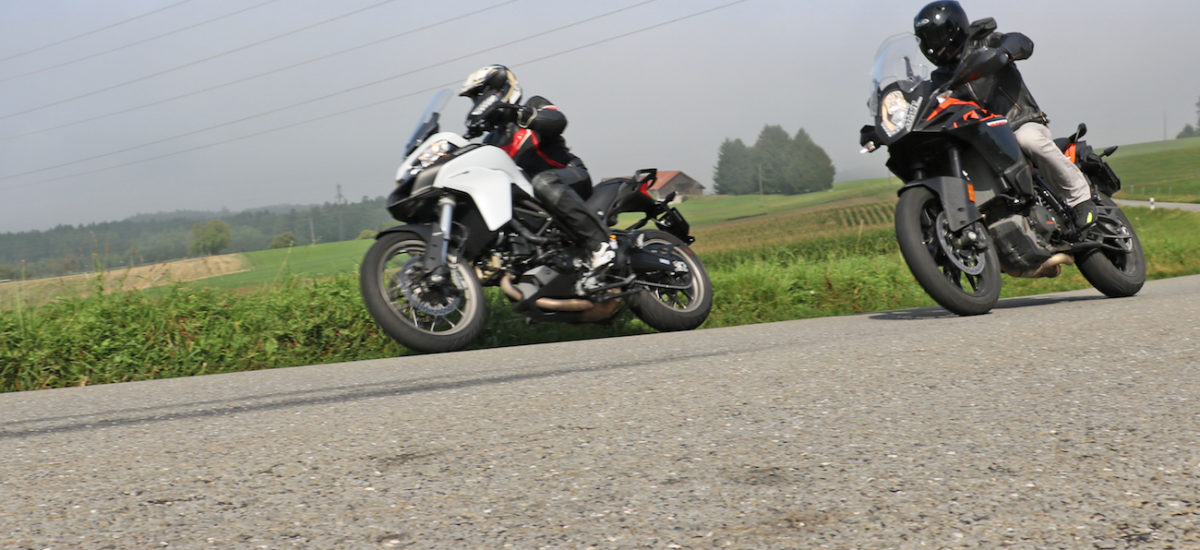 L’Autrichienne baroudeuse (1090 Adventure) contre l’Italienne bon chic bon genre (Multistrada 950)