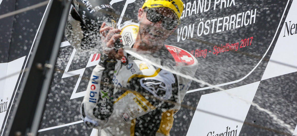 Champagne pour Tom Lüthi qui devient coéquipier de Morbidelli en MotoGP!