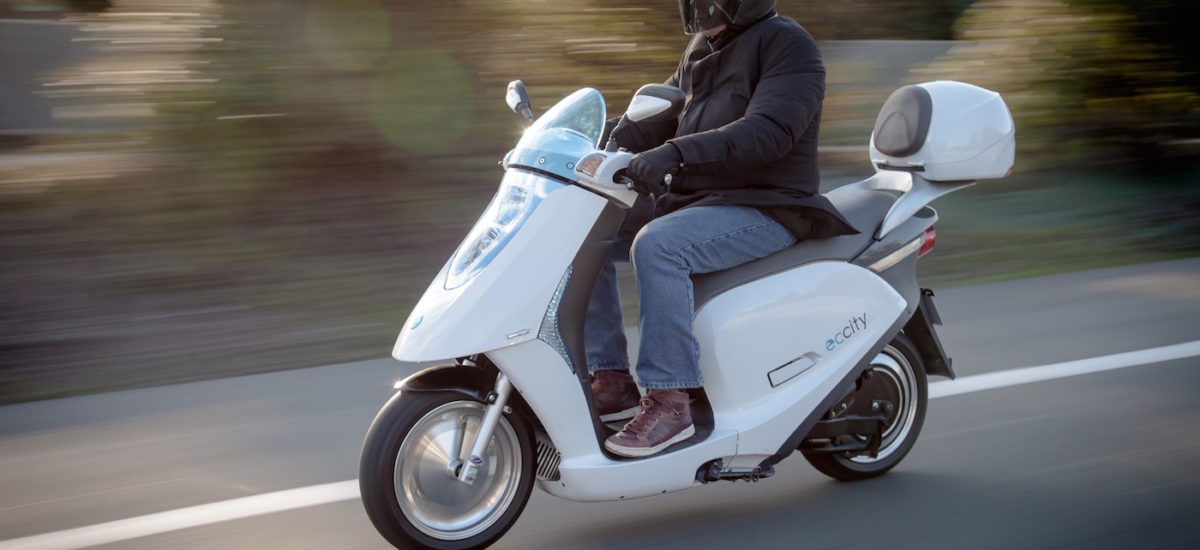 La Ville de Lausanne teste un scooter électrique français, jusqu’ici avec succès