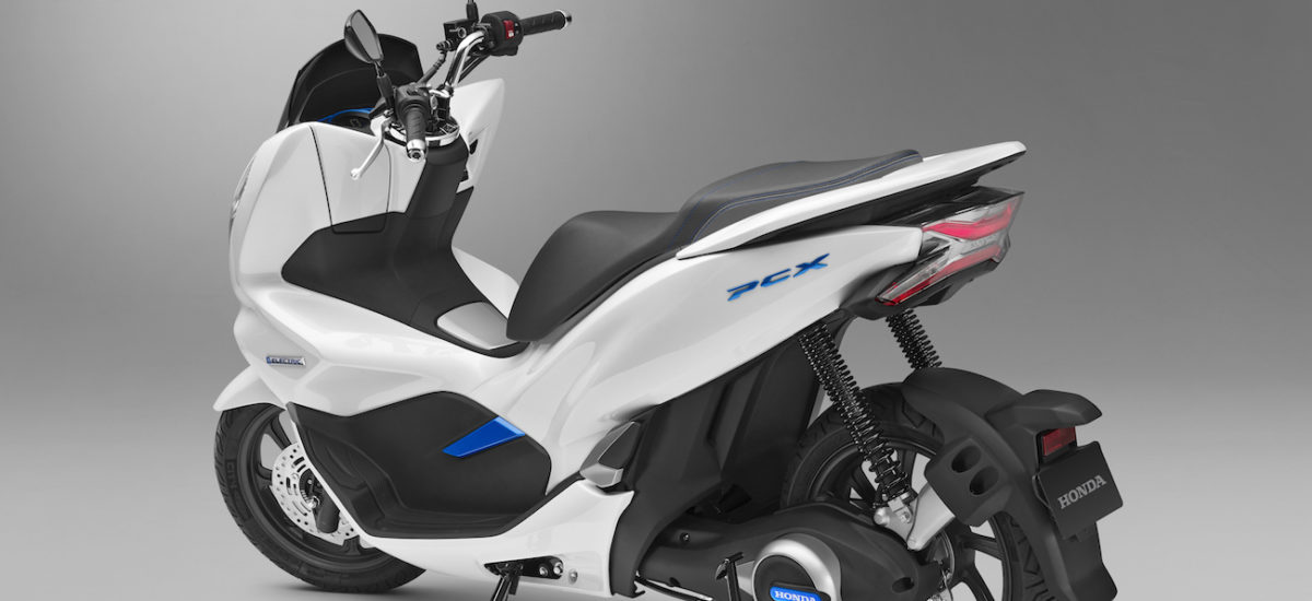 Honda annonce le scooter PCX en version électrique ou hybride!