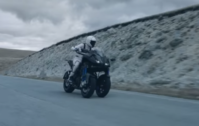 La Yamaha Niken à trois roues en action! :: Nouveauté 2018