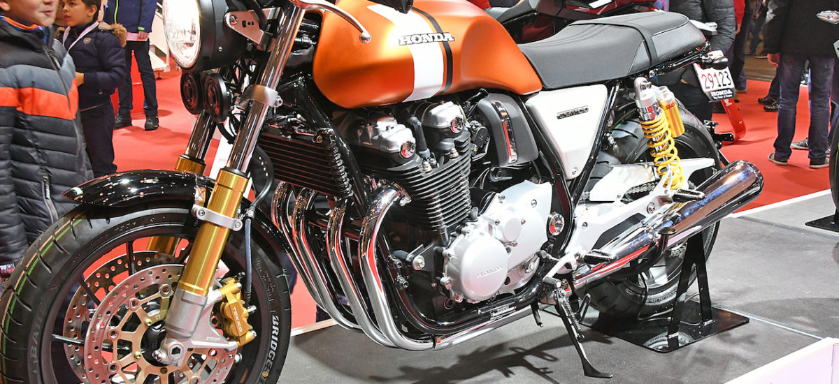 Honda Suisse signe une nouvelle version spéciale de la CB 1100, cette fois en orange et blanc