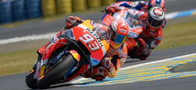 Marquez frappe un coup au Mans, tandis que trois de ses rivaux mordent le bitume :: MotoGP 2018