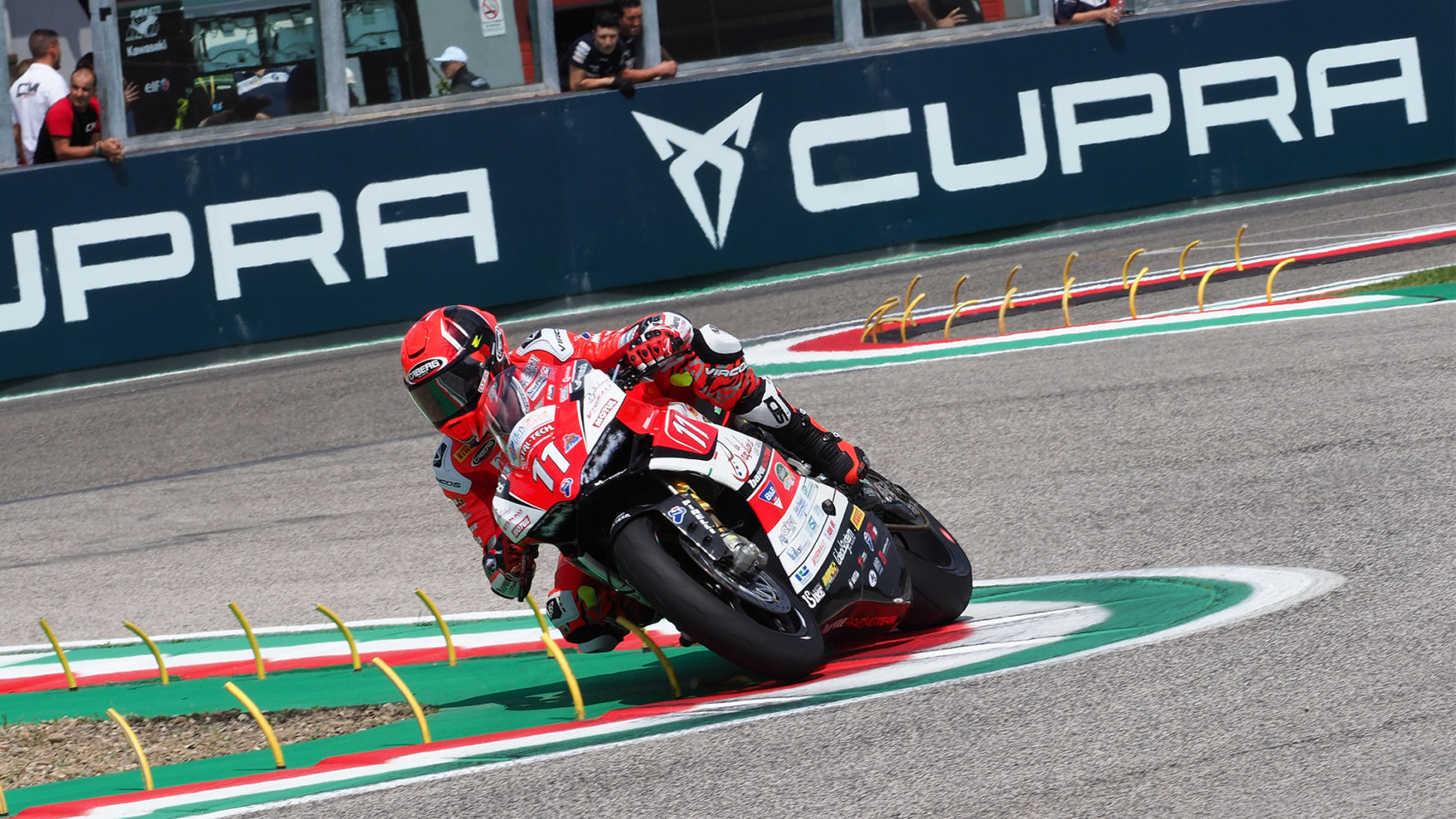 Ferrari comme un bolide à Imola