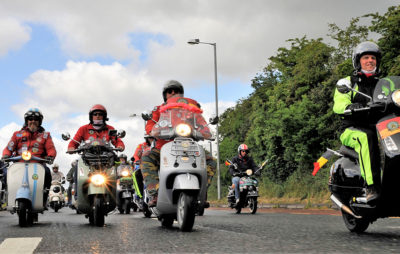 Succès monstre pour les Vespa World Days 2018 de Belfast :: Communion