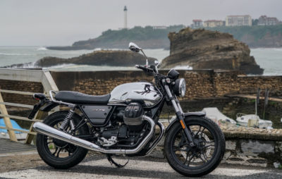 Chrome et hi-tech pour une série limitée Guzzi au look « electric »! :: Moto Guzzi V7 III Limited