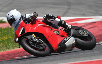 Immersion en zone rouge à bord de la Panigale V4 :: Test Ducati