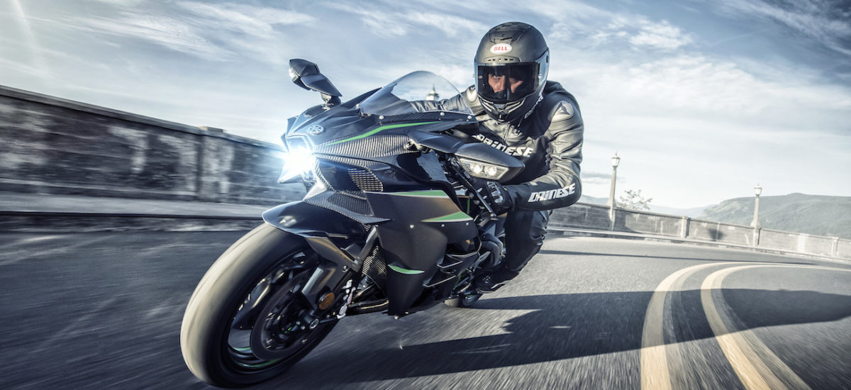 La nouvelle Kawasaki Ninja H2 affûte ses muscles et dialogue avec les smartphones