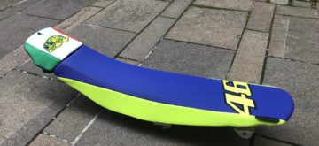 Le Genevois Simon Dubouloz offre une selle à Valentino Rossi!