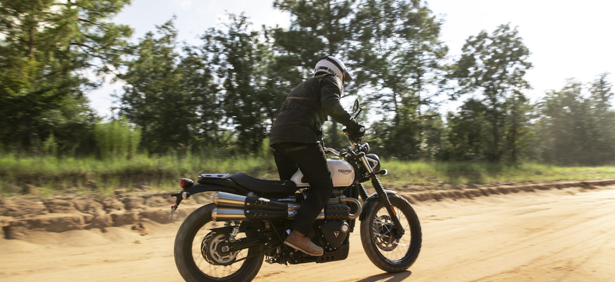 Les Triumph Street Scrambler et Street Twin gagnent en puissance, en confort et en classe