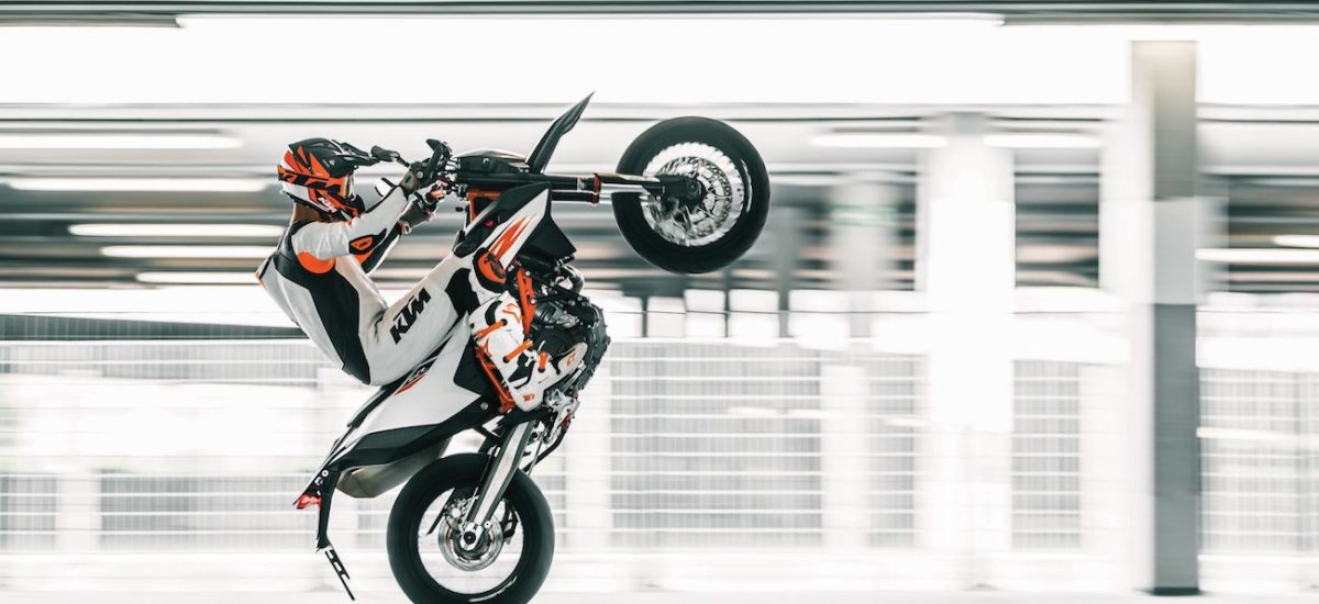 La 690 SMC-R, ou le retour du supermotard chez KTM