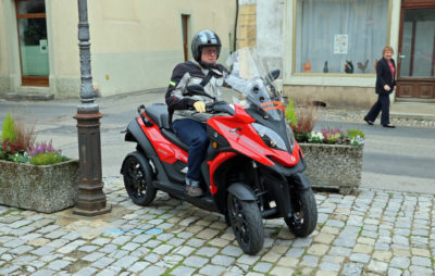 Le Quadro Qooder à 4 roues inclinables, pilotable avec le permis voiture :: Quadro