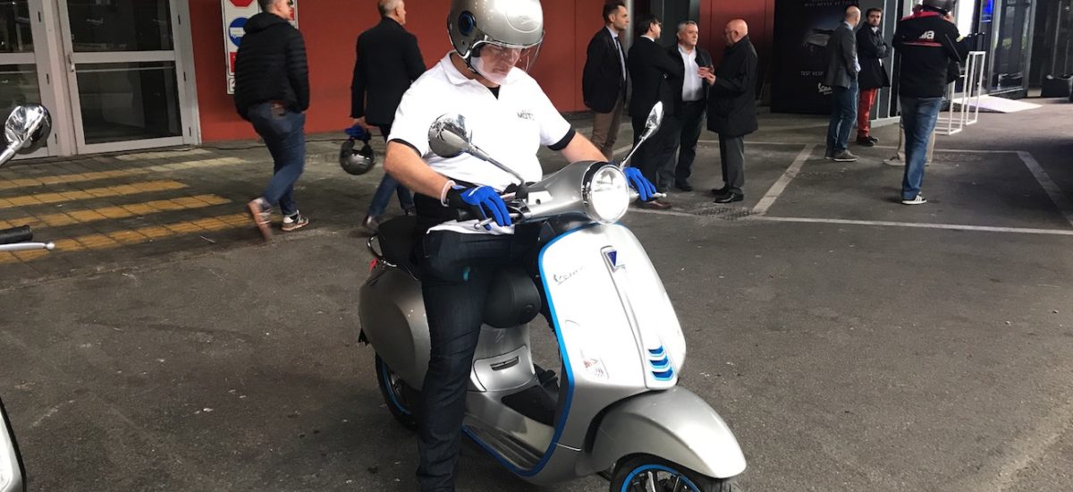 Notre (court) essai de la Vespa Elettrica au salon de Milan