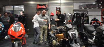 La Ducati V4 Penta supernaked a attiré la foule à Crissier