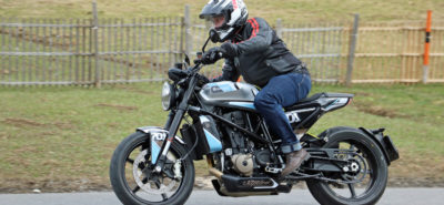 Une Vitpilen 701 confortable, ou presque :: Test Husqvarna