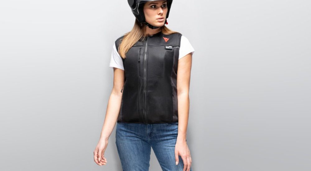 Dainese lance (lui aussi) « Smart Jacket », le gilet airbag sans fil