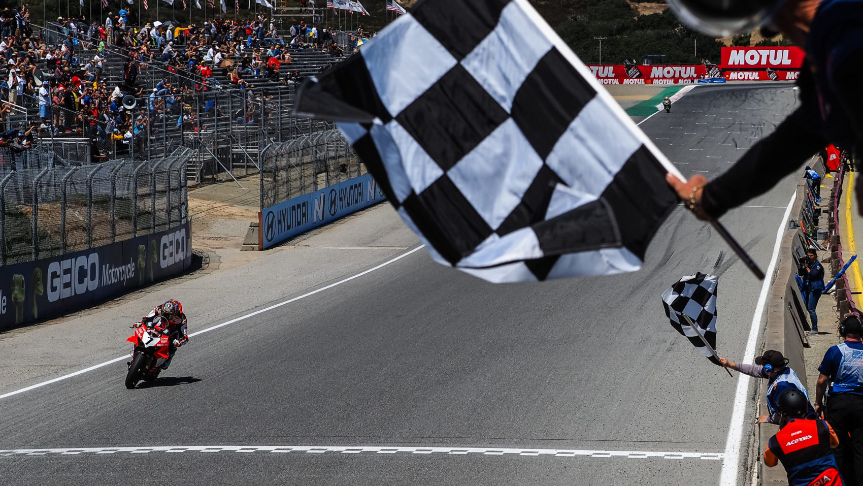 Chaz Davies remporte