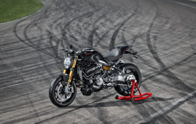 Une Ducati Monster 1200 S noir sur noir :: Gamme 2020