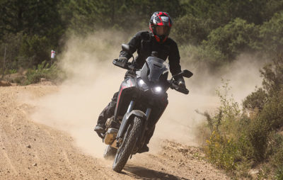 La mythique Africa Twin ne craint ni les cailloux ni la poussière :: Test Honda